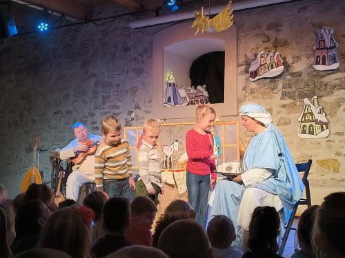 1.A a 1.C: Divadlo Kampa - Jak andělíček Koledníček Vánoce prožil