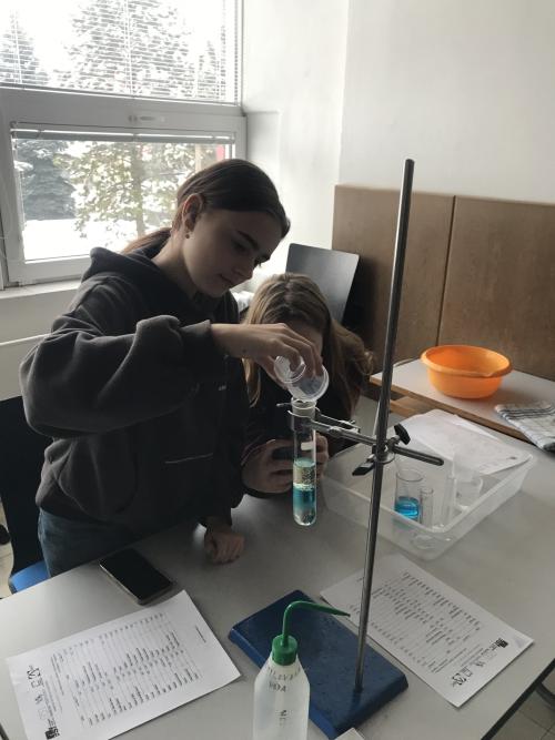 Exkurze v rámci fyzikálních praktik do Ústavu fyzikální chemie J. Heyrovského